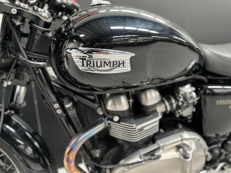 STUNNING LOW MILEAGE 2015/15 TRIUMPH THRUXTON MOTORCYCLE 