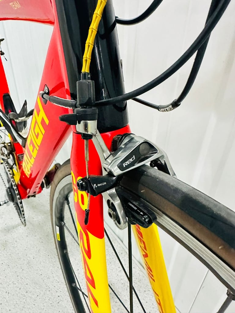 RALEIGH TEAM MILITIS Size/M Full Carbon Road Bike 