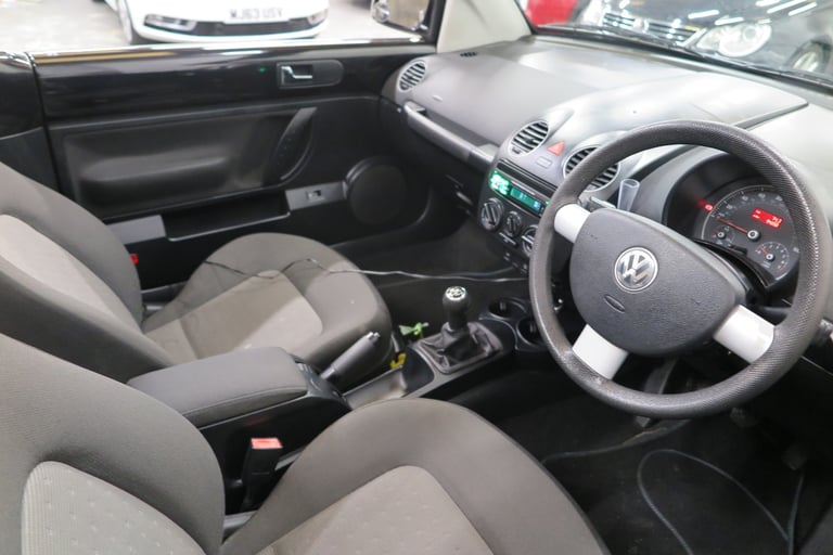 2011 Volkswagen Beetle 1.6 Sola 2dr CONVERTIBLE Petrol Manual
