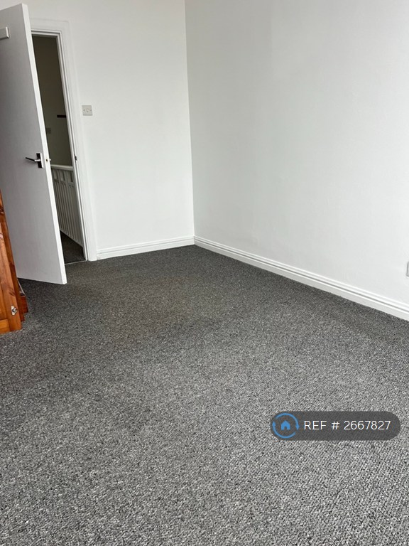 2 bedroom flat in London Road, Westcliff-On-Sea, SS0 (2 bed) (#2667827)