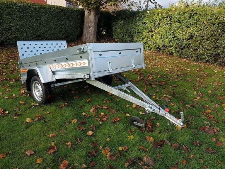 BRAND NEW 7,7ft x 4,2ft SINGLE AXLE FLAT TRAILER WITH RAMP 750kg