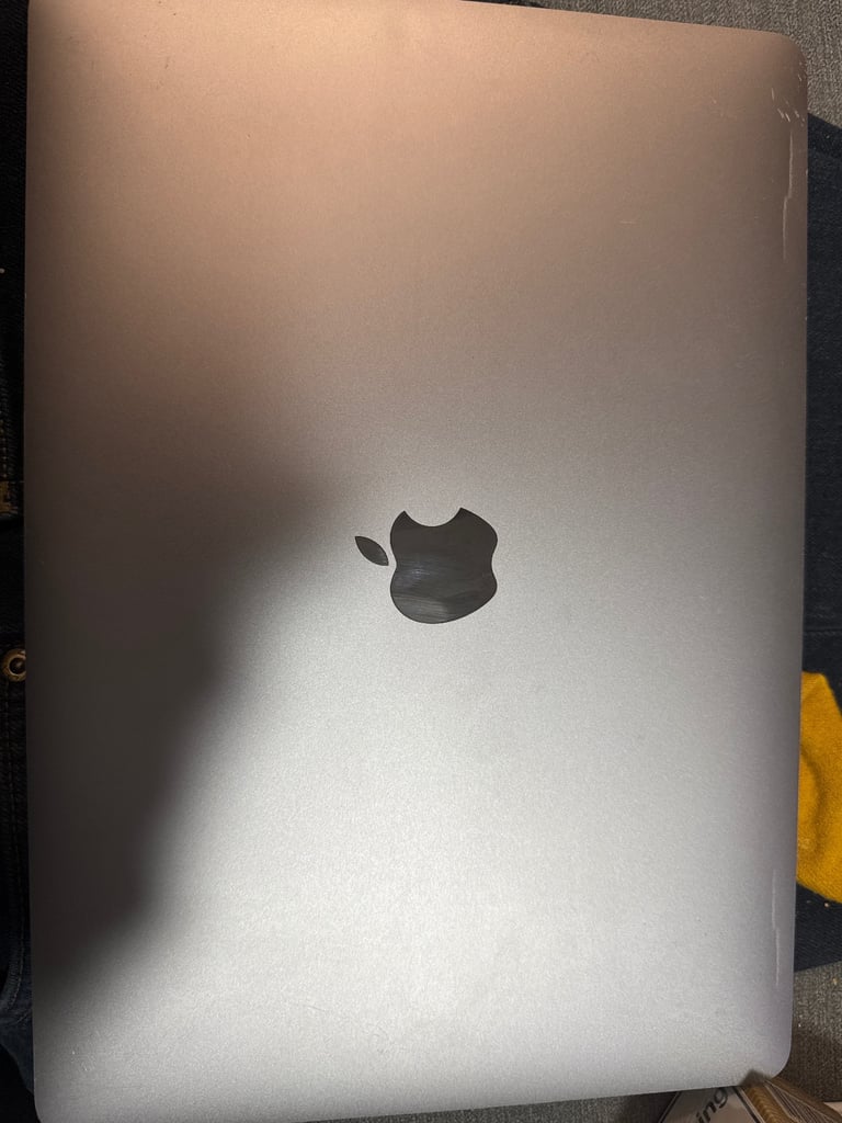 MacBook Air M1 , 256gb ssd, 8gb ran