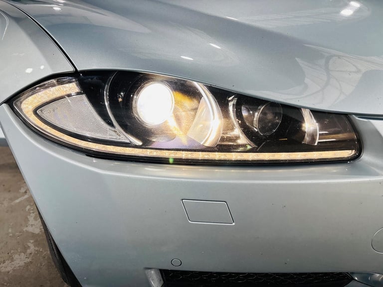 2013 Jaguar XF 3.0d V6 Luxury 4dr Auto [Start Stop] SALOON DIESEL Automatic