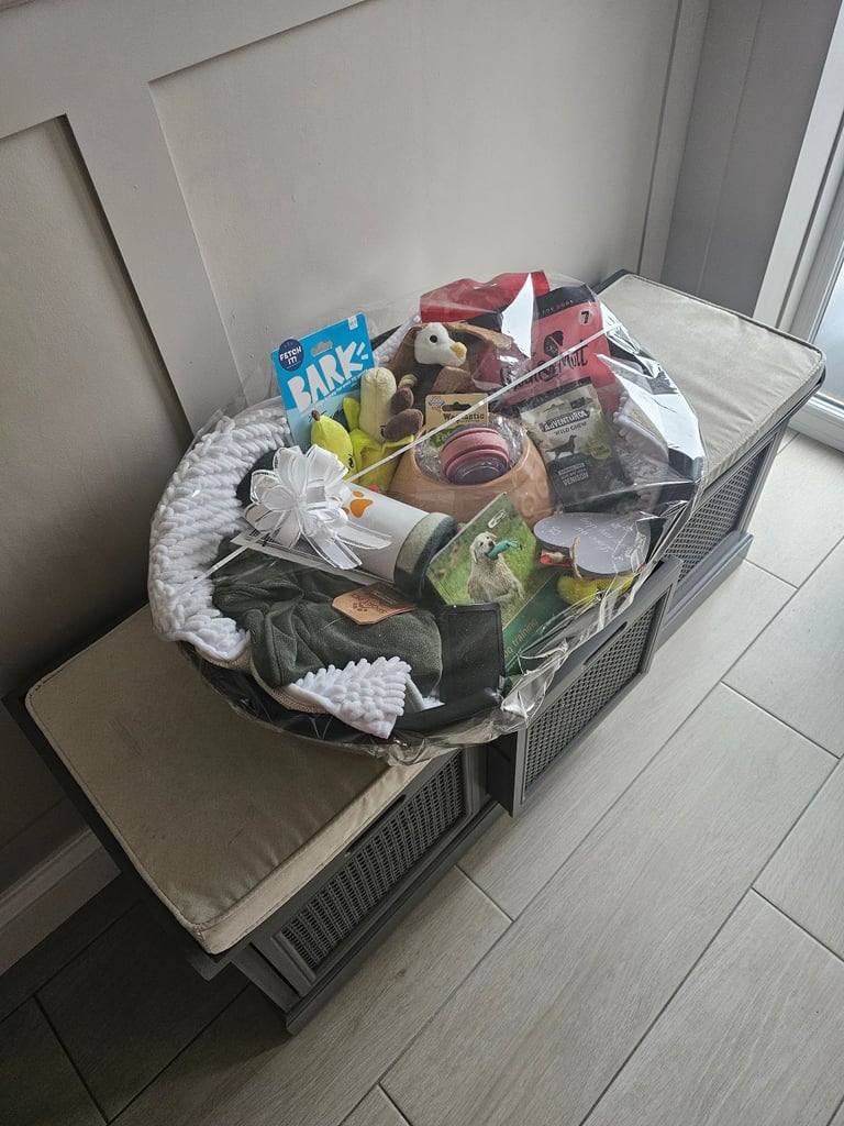 Dog bed and accessories 