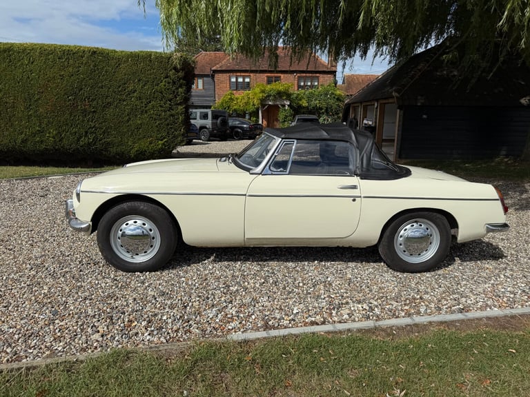 1965 MG MGB Pull Handle Roadster  Convertible PETROL Manual