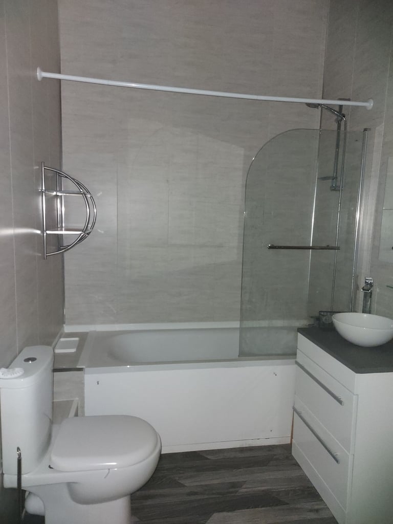  For rent Lovely 1 bed flat with tonnes of storage with private enterance. 