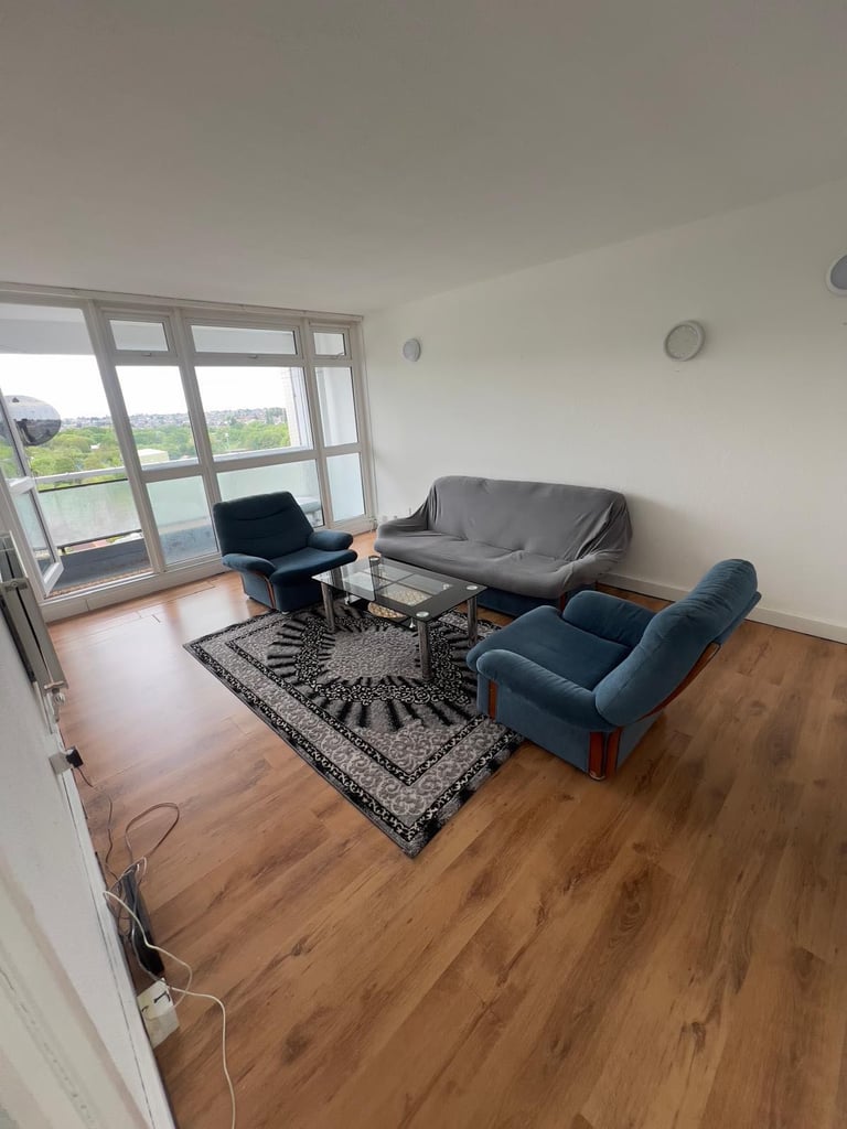 2 Double bedroom Flat Available For Girls Or Couples 