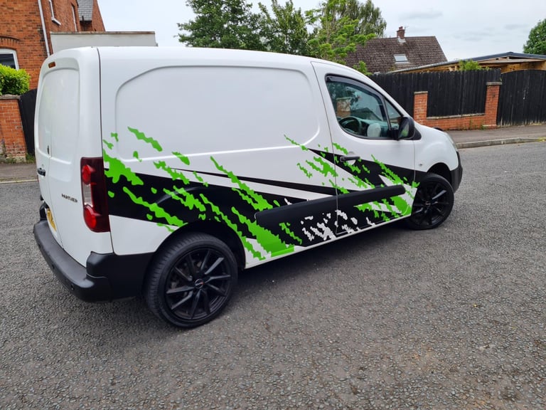 July 2017 Peugeot Partner Professional HDI Diesel Van 1560cc 100 Brake Horse Power Three Front Seats