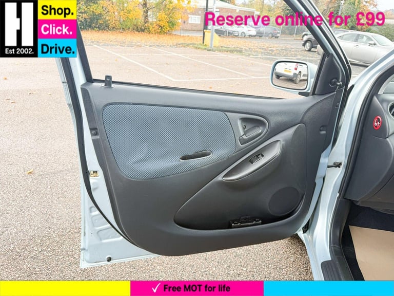 Toyota Yaris 1.3 VVT-i Blue Hatchback 5dr Petrol Manual (133 g/km, 85 bhp) Petrol Manual - Image 29