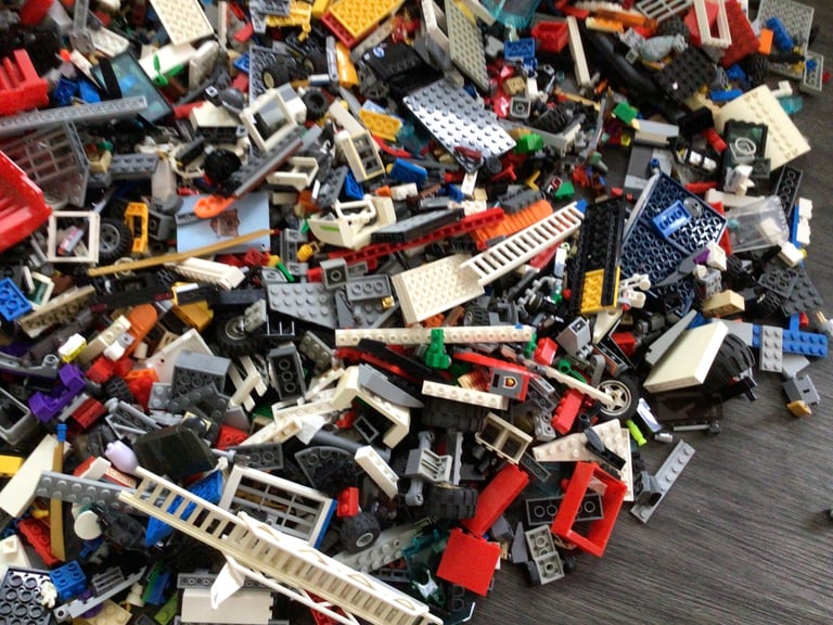 Lego 12 kg in weight, lots of parts, some Lego city, some Lego friends and stars wars etc 