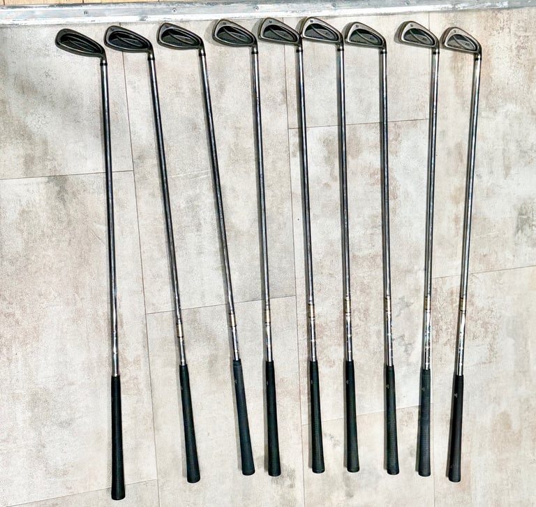 Wilson Fat Shaft Full Golf Irons Set (3-9, S, P) Right Handed – Steel Shafts + Lamkin Wilson Grips