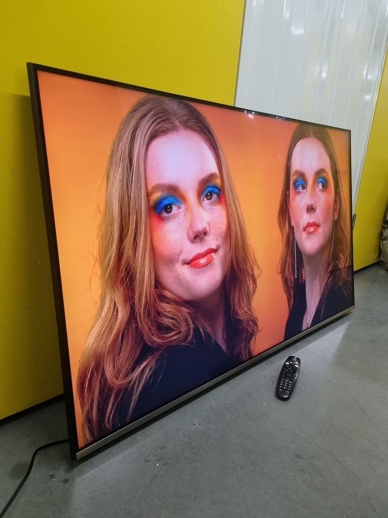 Exceptional 43" LG 4k Smart Ultra Uhd Led WiFi Internet TV with STAND and REMOTE £129