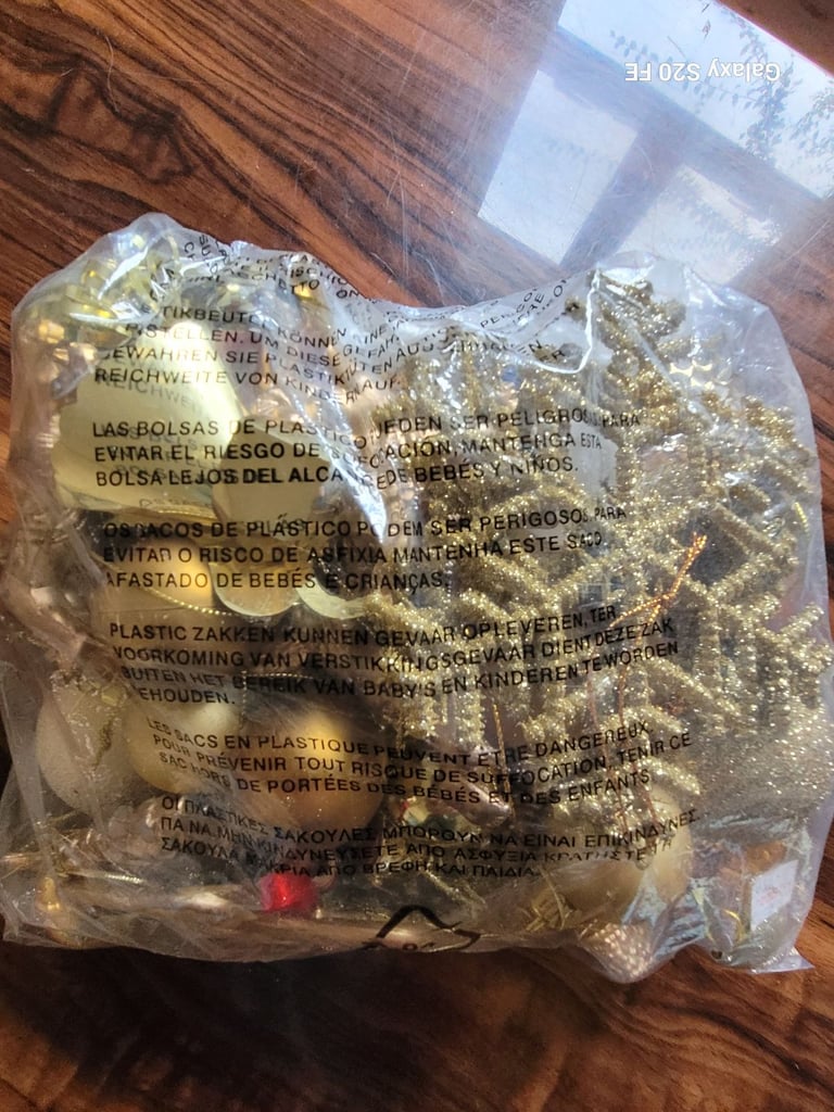 National Seal Sanctuary Exclusive: Jumbo Gold Christmas Tree Ornament Set - $5.99 Deal!