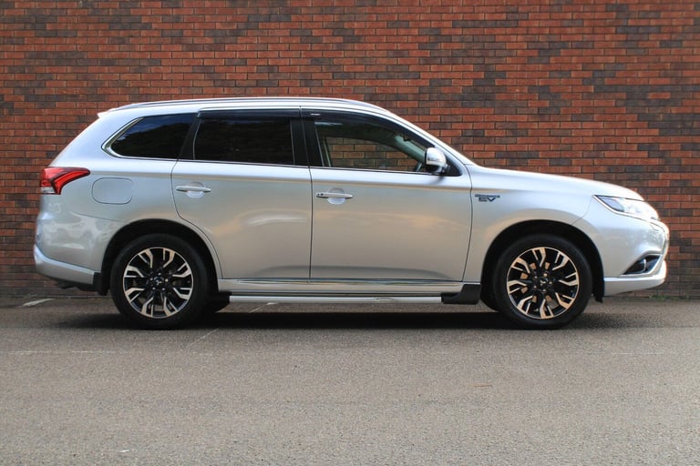 2017 Mitsubishi Outlander 2.0h 12kWh Juro CVT 4WD Euro 6 (s/s) 5dr ESTATE Petrol/Electric Hybrid ...