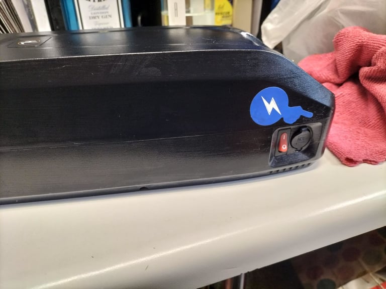 ⚡ 36V 15Ah E-Bike Battery + Original Charger | Excellent Condition | 8 Months Old 🔋