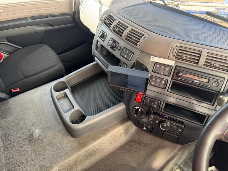 2020 DAF CF 340 6X2 BOX 