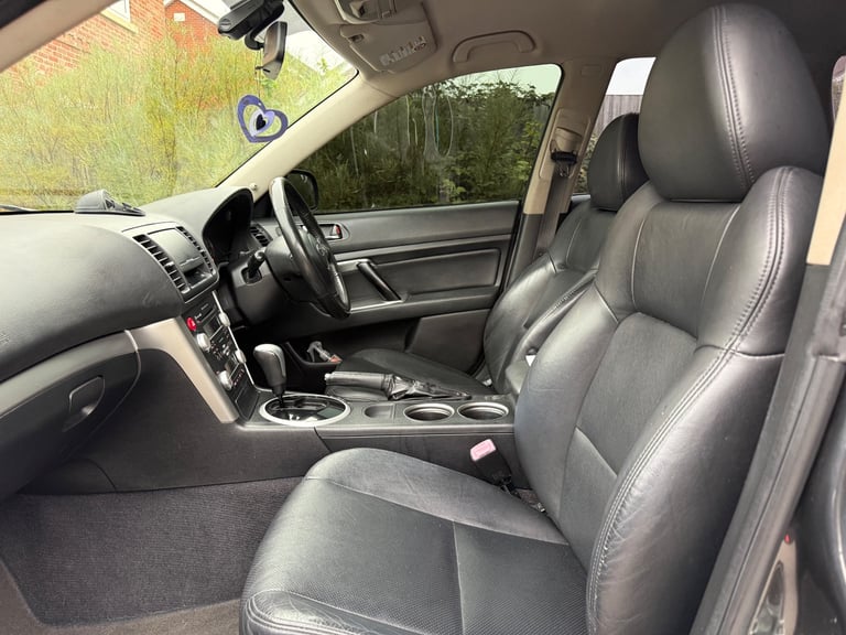Subaru legacy 2.0 Estate ulez low miles new mot 