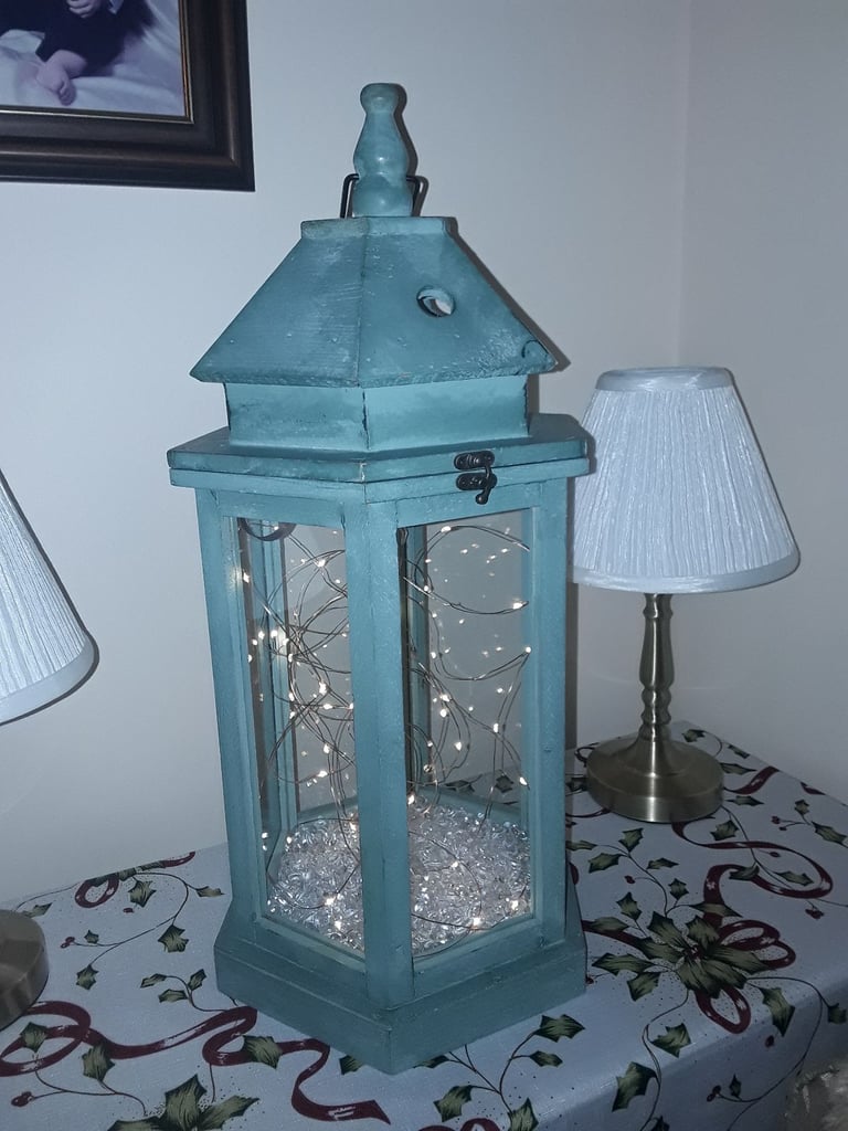 STUNNING SHABBY CHIC STYLE LANTERN WITH BATTERY OPERATED RICE LIGHTS