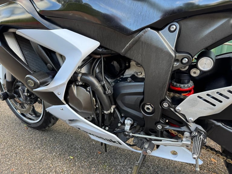 Kawasaki ZX6R 636 White and Black 23k Austin Racing Full System 2013 