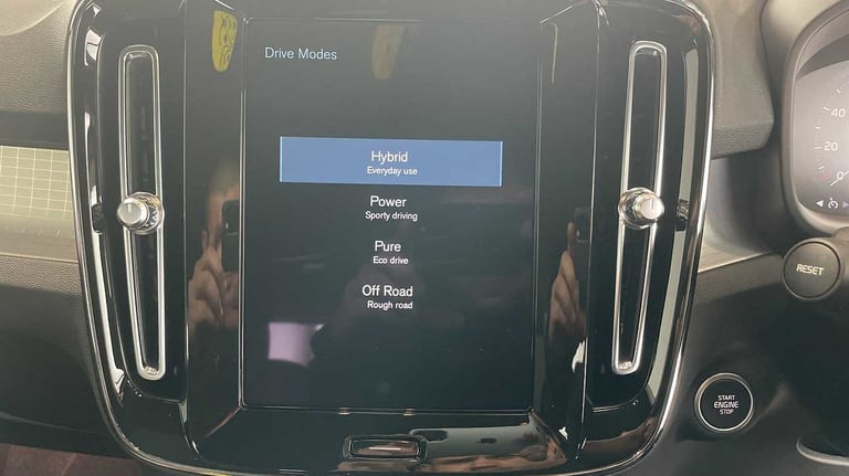 2022 Volvo XC40 Recharge Core, T4 plug-in hybrid, Electric/Petrol, Bright SUV N/A Automatic