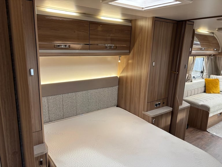 2020 Swift Fairway Platinum 880 8ft Wide, Transverse Island Fix Bed WAS £21,995
