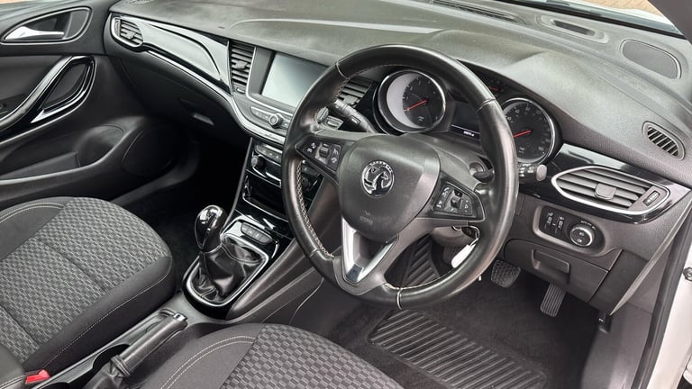2017 Vauxhall Astra 1.4T 16V 150 SRi 5dr HATCHBACK PETROL Manual