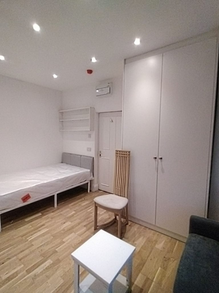 DSS GFL.STUDIO FLAT 10MIN BUS WIMBLEDON TUBE 10 MIN WALK RAYNES PK BR 