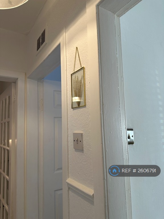 1 bedroom flat in High Street, Stewarton, KA3 (1 bed) (#2606791)