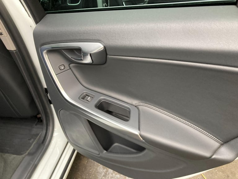 2014 Volvo V60 2.4 D6 Estate 5dr Diesel Plug-in Hybrid Geartronic AWD Euro 5 (s/s) (285 ps ESTATE...