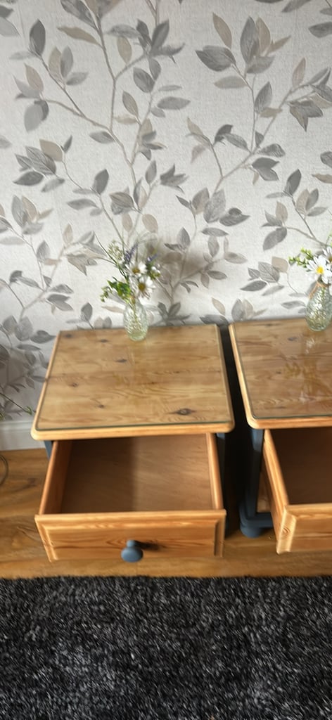 2 solid pine bedside tables 