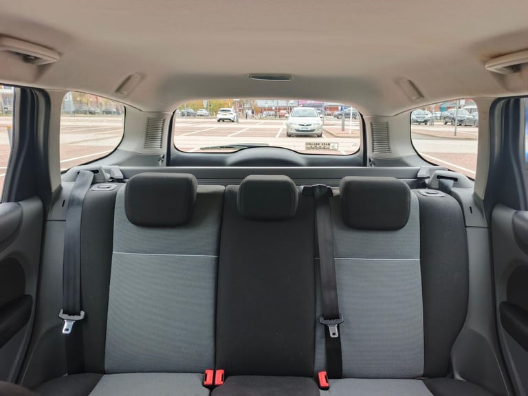 2010 Ford Focus 1.6 Zetec 5dr ESTATE Petrol Automatic