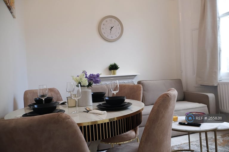 2 bedroom flat in Oakley Street, London, SW3 (2 bed) (#2658311)