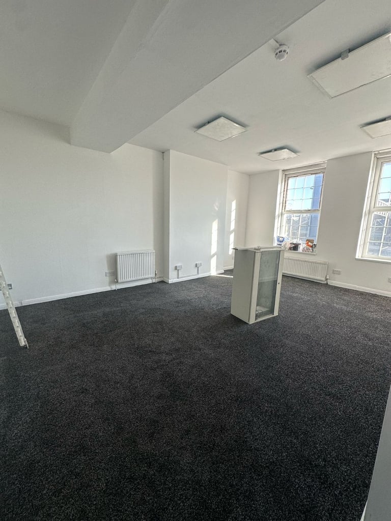 1 Large Double bedroom to Rent in HMO Property (RM18)