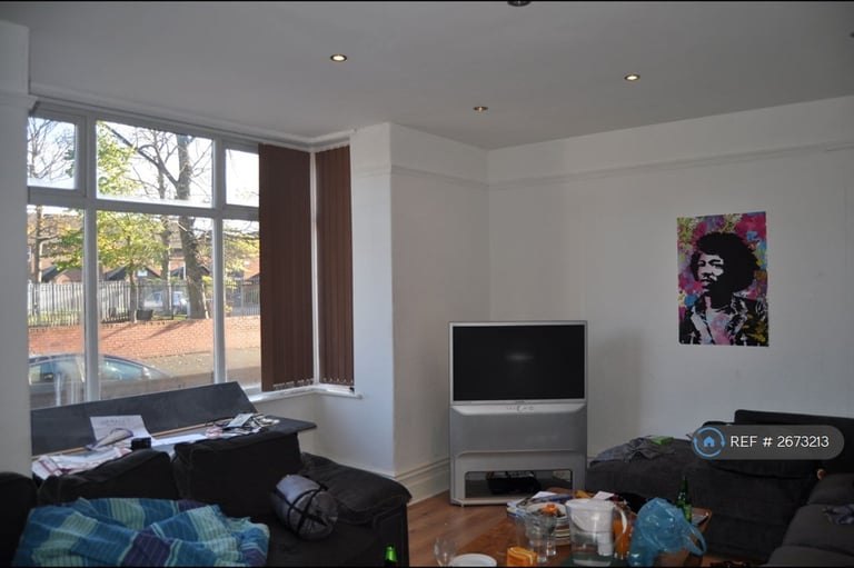 8 bedroom house in Curzon Avenue, Manchester, M14 (8 bed) (#2673213)