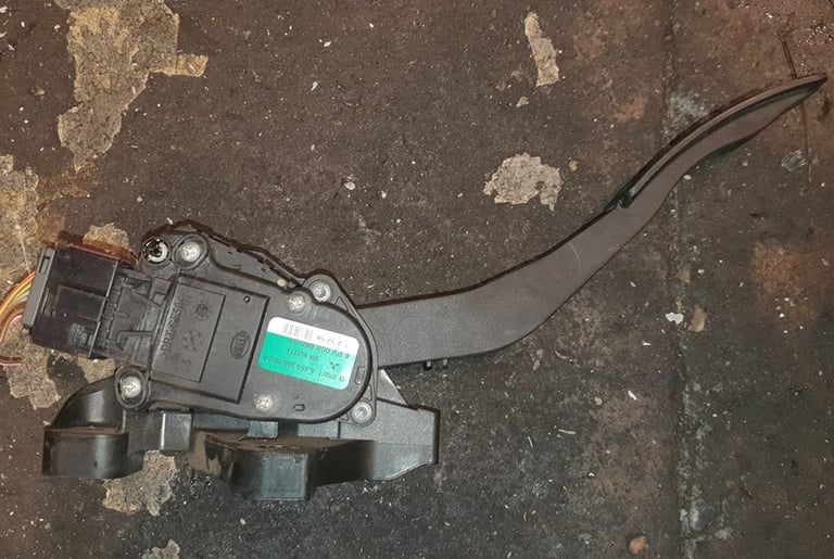 image for Mitsubishi Colt Accelerator Pedal 2009