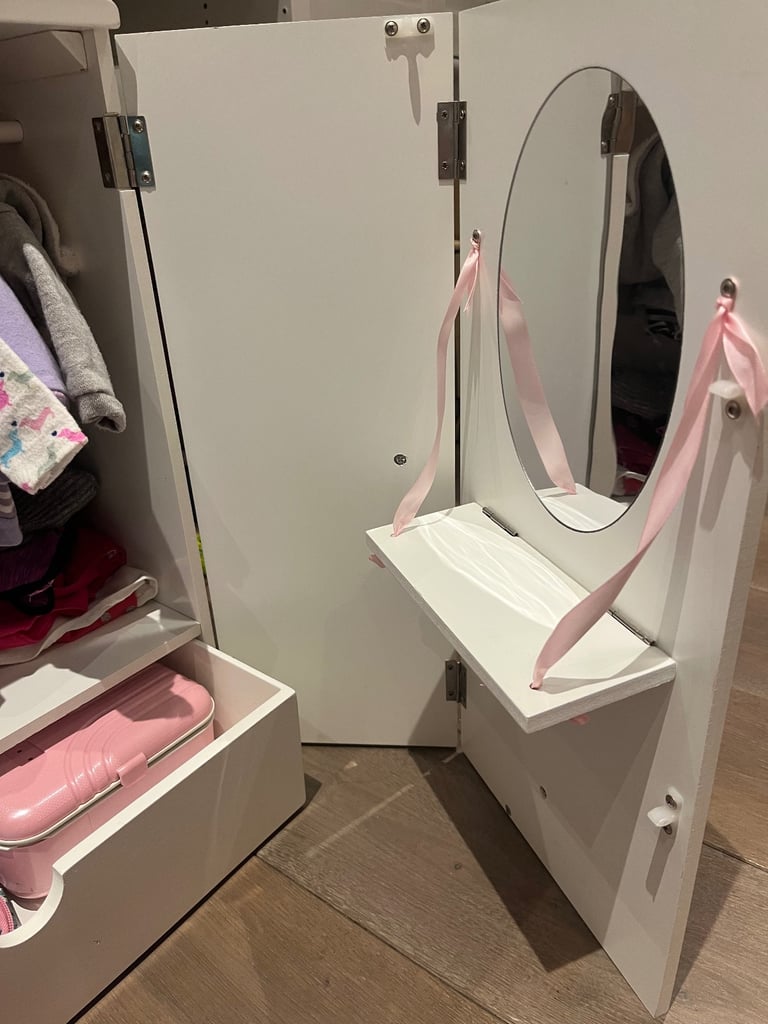 (Great condition) Our Generation doll and a LOT clothes and accessories