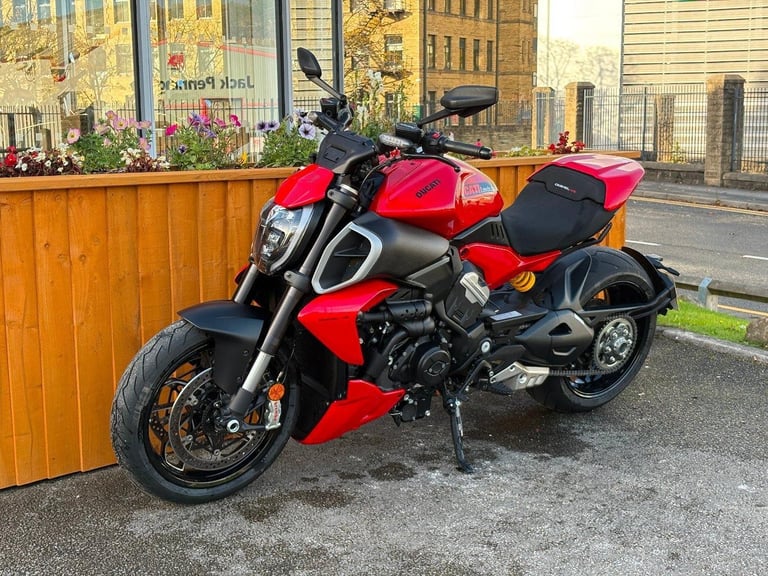 2025 Ducati Diavel V4 with full akro exhaust system