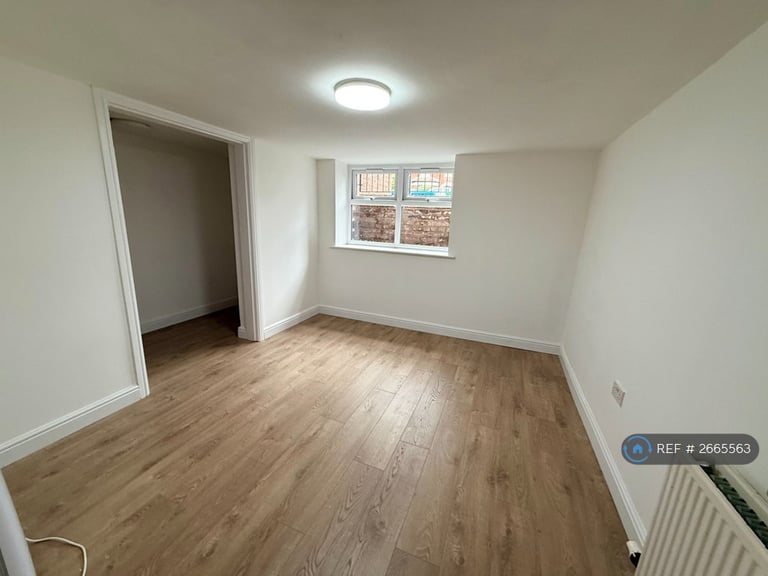 3 bedroom flat in Burton Road, Manchester, M20 (3 bed) (#2665563)