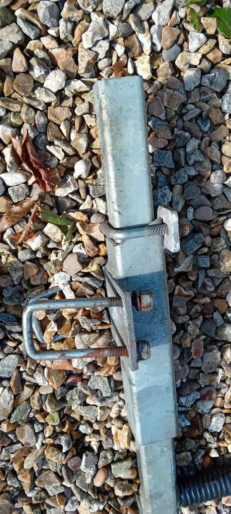 Docking arms for boat trailer