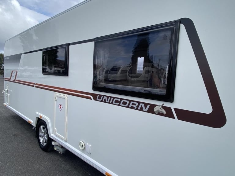 2018 BAILEY UNICORN VALENCIA 4 BERTH TOURING CARAVAN