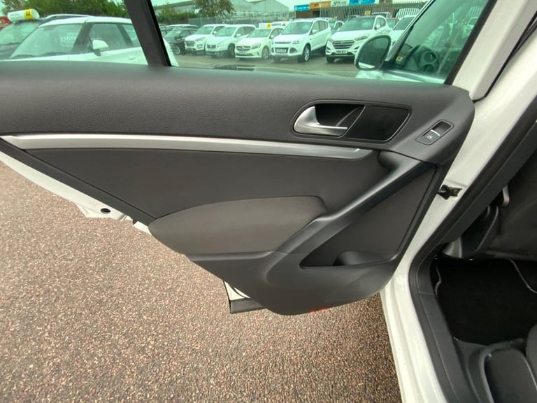 2015 Volkswagen Tiguan 2.0 TDI BlueMotion Tech Match Edition SUV 5dr Diesel DSG 4WD Euro 6 (s/s) ...