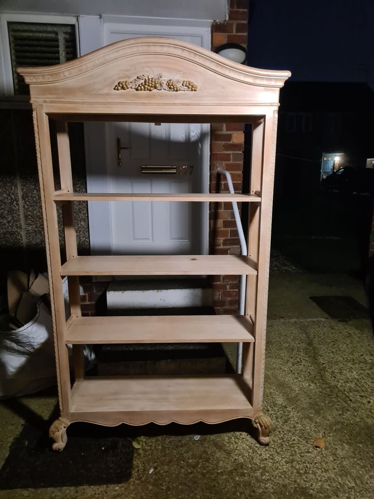 Stunning set of shelvs and table