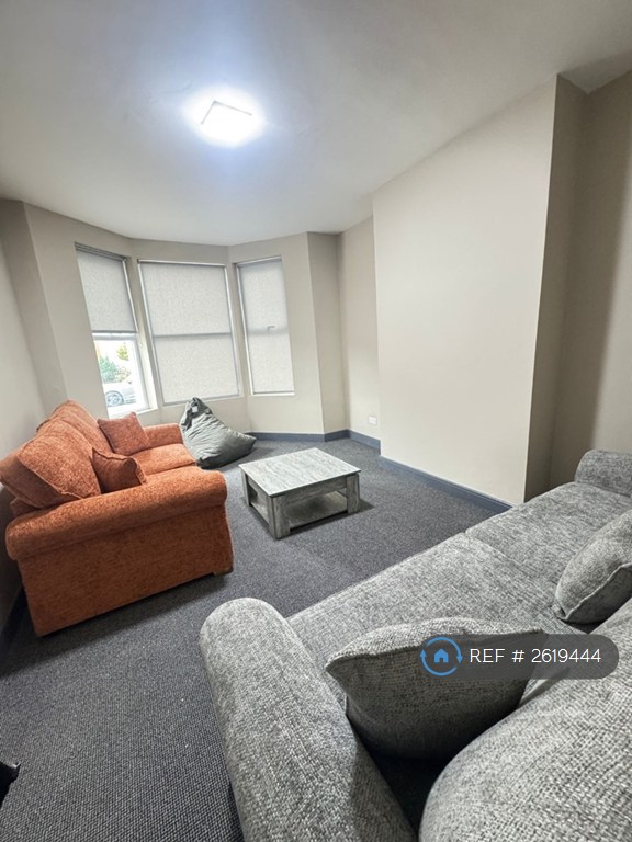 6 bedroom house in Keswick Road, Blackpool, FY1 (6 bed) (#2619444)