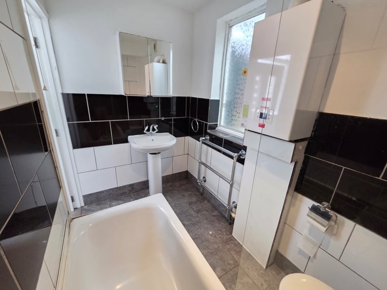 Modern 2-Bedroom Split-Level Flat – Streatham Hill