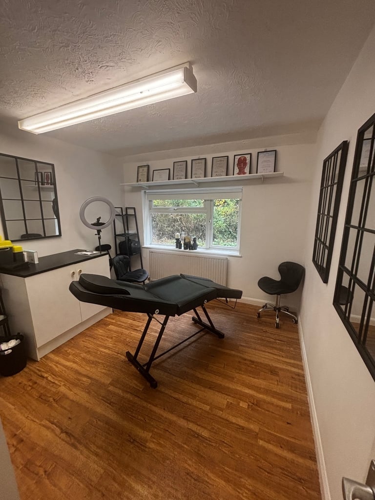 image for Beauty rooms to rent CM19