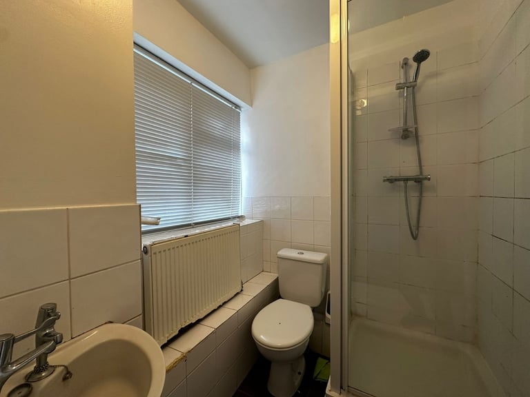 Spacious 4 bedroom house avaialbe