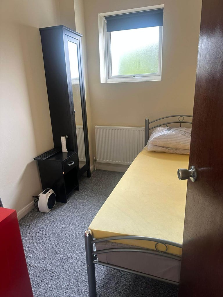 Rooms in shared house at Upper Leytonstone 