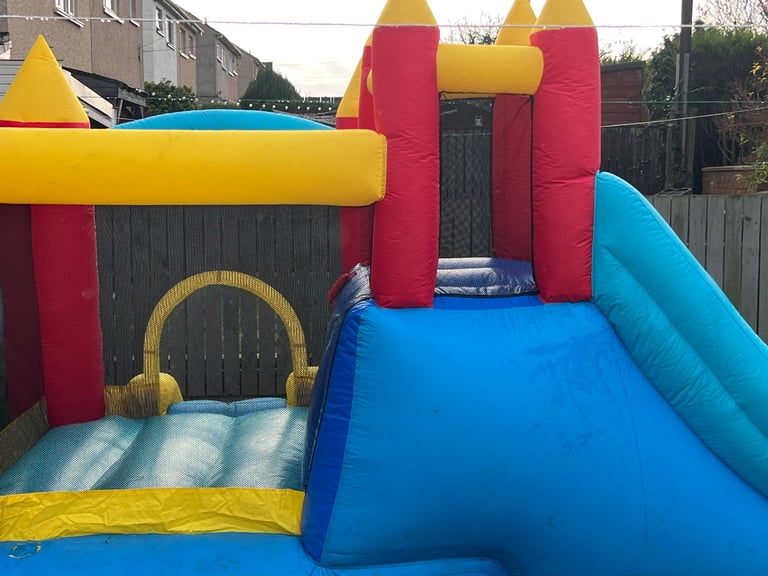 Bouncy castle /inflatable pool 