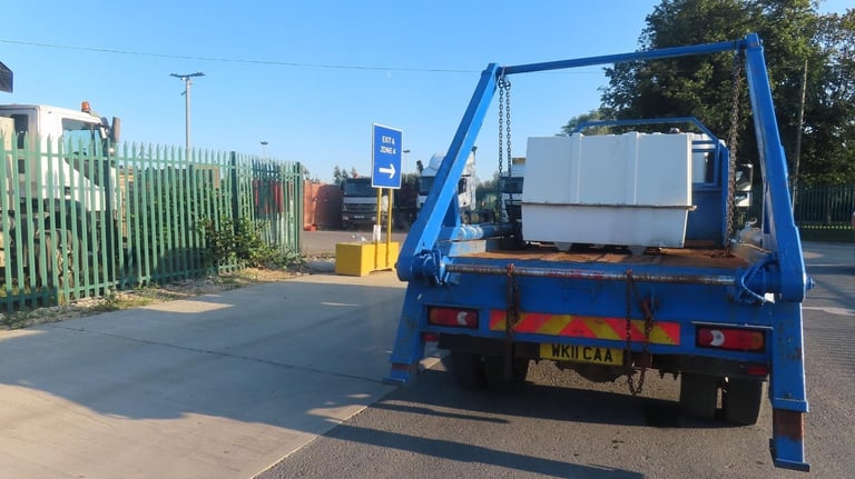 2011 Isuzu Trucks forward  f110.210 skip loader 