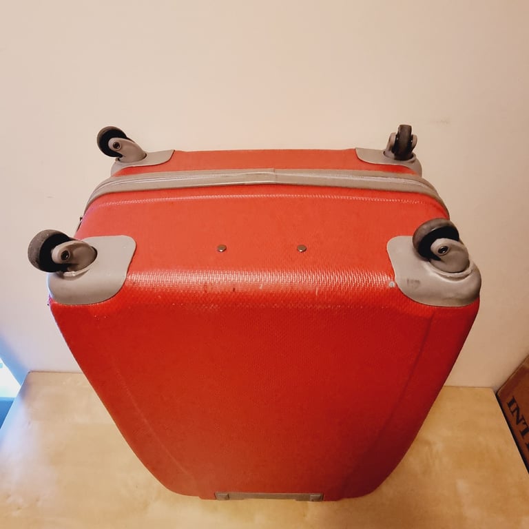 John Travel Luggage Medium Luggage Suitcase with 4 Wheels Red Hard Shell